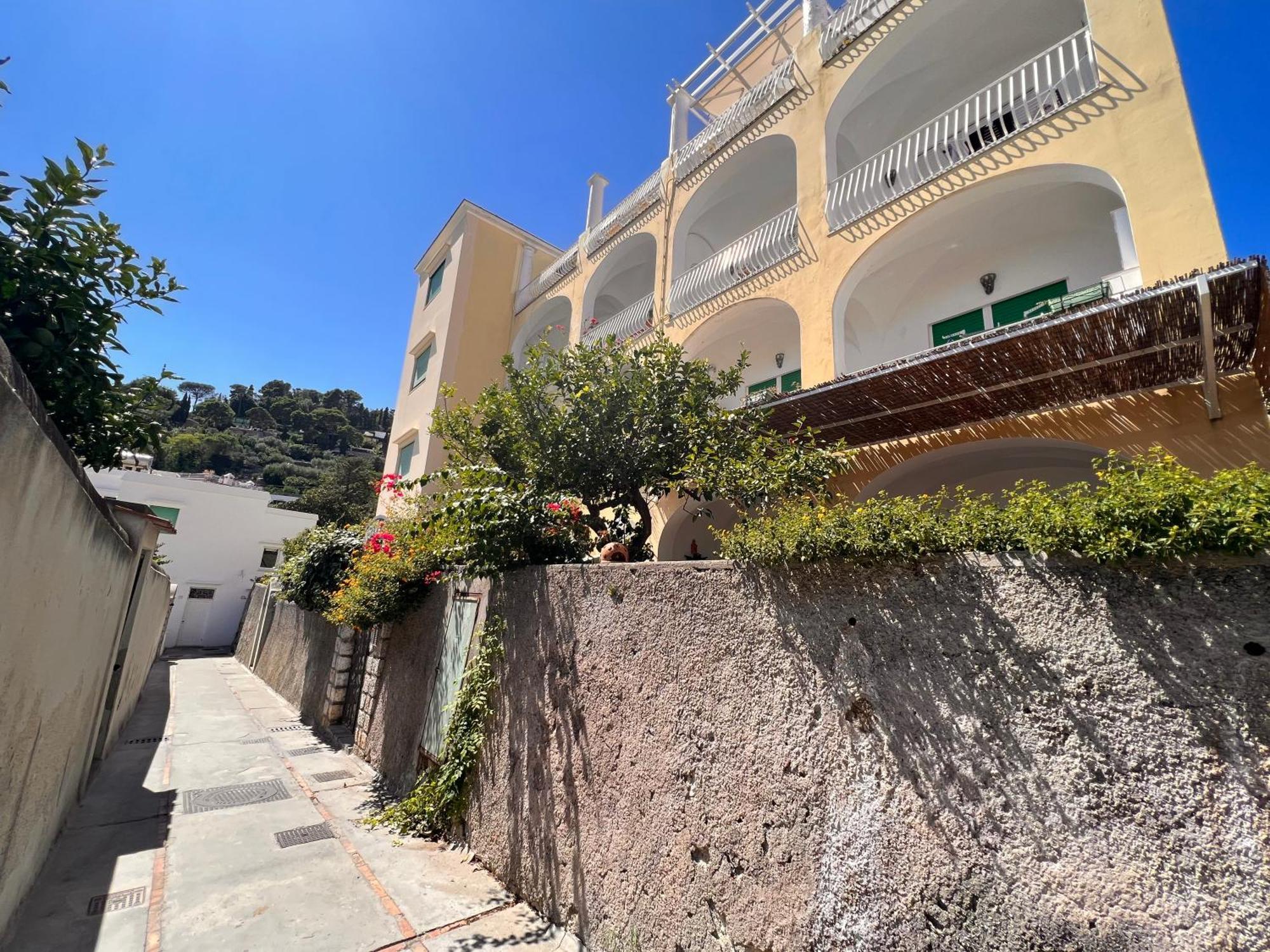 Suite Apartment Capri Con Jacuzzi In Piazzetta المظهر الخارجي الصورة