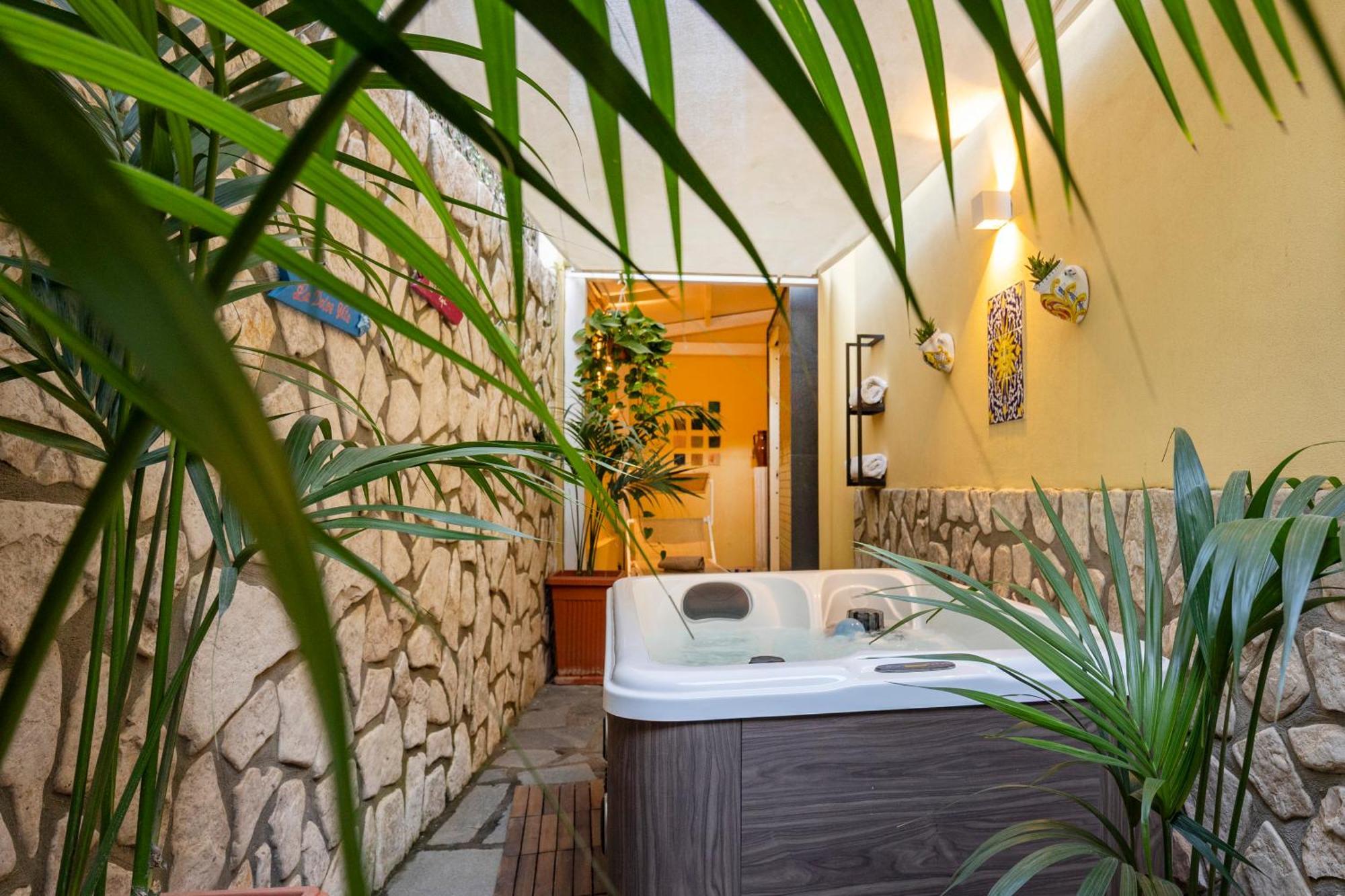 Suite Apartment Capri Con Jacuzzi In Piazzetta المظهر الخارجي الصورة